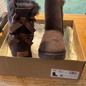 Ugg Bailey bow chocolate